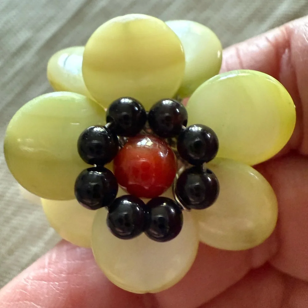 Vintage Floral Gemstone Ring - Picture 4 of 5